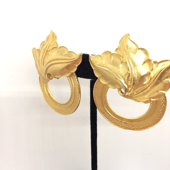 VINTAGE 80S 90S ORGANIC BRUSHED GOLD STATEMENT HOOP EARRING LEAVES PARISIAN CHIC - Picture 6 of 16